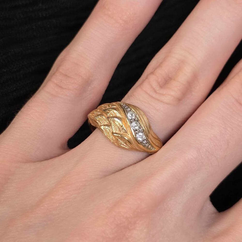 Vintage Avon Gold Tone Rhinestone Ring 5.5-5.75